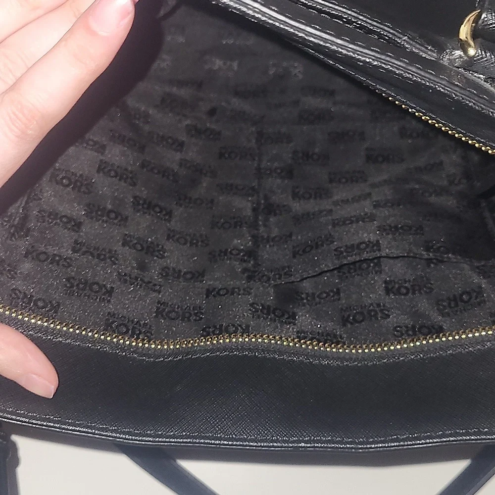 Michael Michael Kors Sandrine black saffiano leather gold stud LG to… - Picture 12 of 12